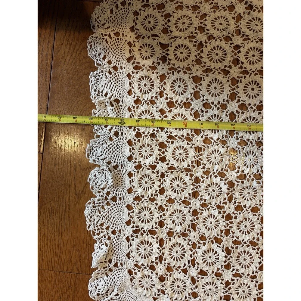 Vintage Handmade Crochet Tablecloth Daisy Wheel Pattern Cream 36x36 Scallop